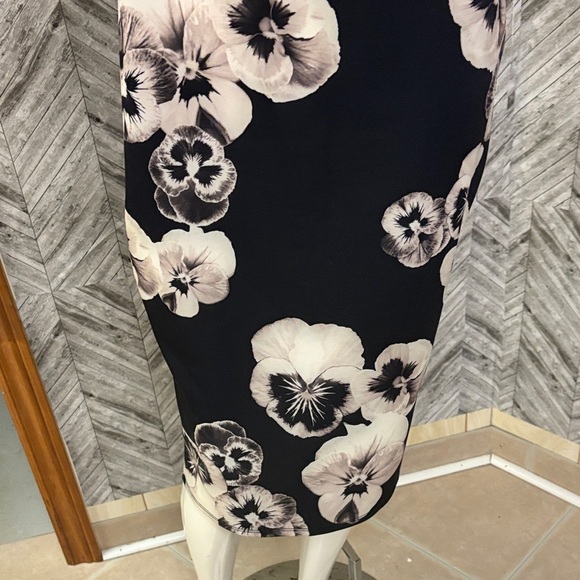ASOS Black and Cream Floral below the knee Dress, size 8 - Picture 3 of 10